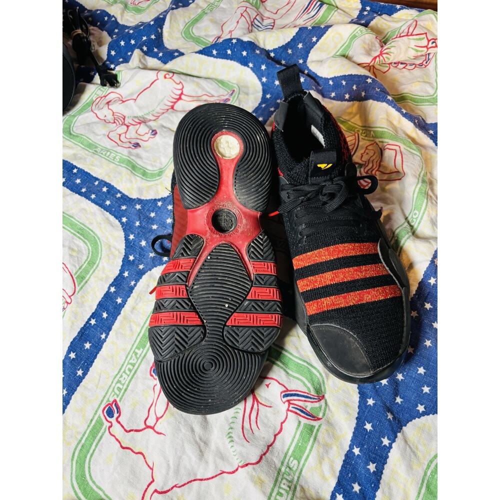 Adidas Men's Trae Young 2 Basketball Shoes Core Black Better Scarlet Size 9.5 - Picture 2 of 6